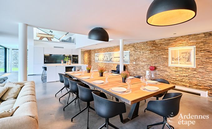 Ruime luxe villa in Bertrix voor 16 personen met verwarmd buitenzwembad en privterras aan het water