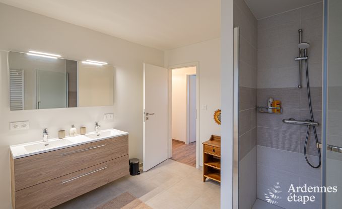 Vakantiewoning in Bivre: huisdiervriendelijk comfort voor 12 personen met sauna  in de Ardennen