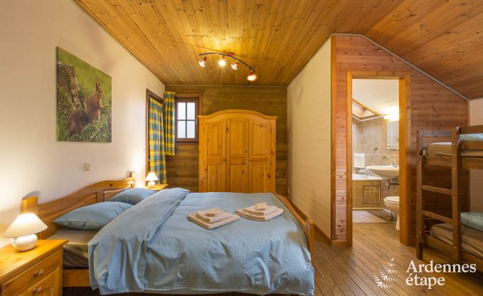 Comfortabel vakantiehuis in Bouillon: ruimte voor 12 personen, met jacuzzi en professionele keuken