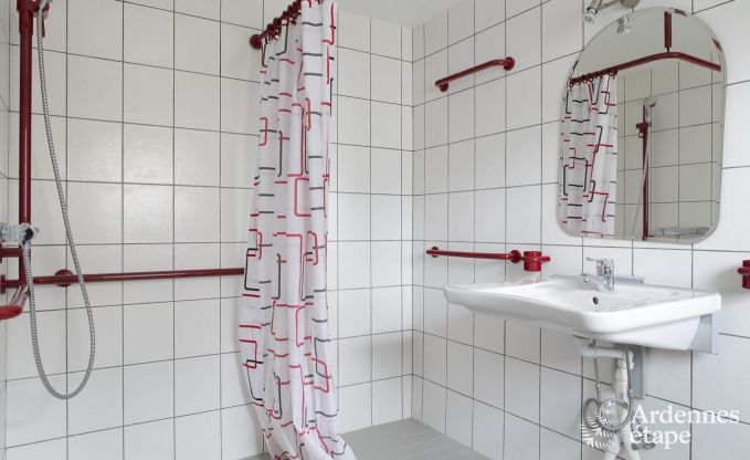 Ruim vakantieappartement voor 12 personen met 5 slaapkamers en gedeelde priv�tuin en wellness in Butgenbach