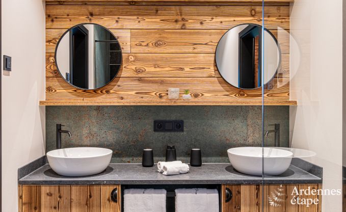 Ruime en luxueuze villa voor 14 personen met binnenzwembad in de Hoge Venen