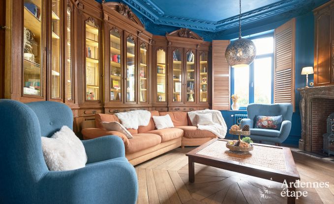 Ruime loft in Chimay voor 14 personen met 6 slaap- en badkamers, jacuzzi en privtuin