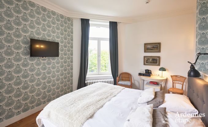 Ruime loft in Chimay voor 14 personen met 6 slaap- en badkamers, jacuzzi en privtuin