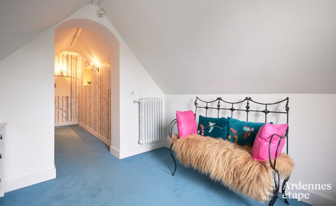 Ruime loft in Chimay voor 14 personen met 6 slaap- en badkamers, jacuzzi en privtuin