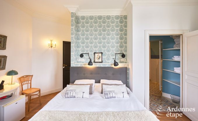 Ruime loft in Chimay voor 14 personen met 6 slaap- en badkamers, jacuzzi en privtuin