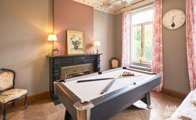 Ruime loft in Chimay voor 14 personen met 6 slaap- en badkamers, jacuzzi en privtuin