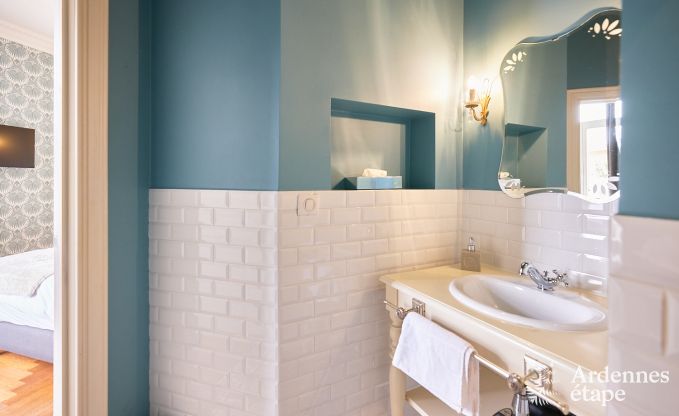 Ruime loft in Chimay voor 14 personen met 6 slaap- en badkamers, jacuzzi en privtuin