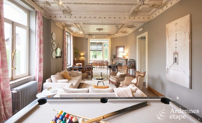 Ruime loft in Chimay voor 14 personen met 6 slaap- en badkamers, jacuzzi en privtuin