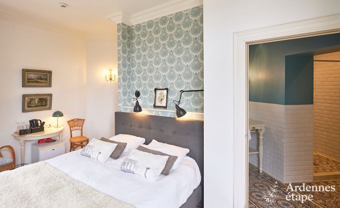 Ruime loft in Chimay voor 14 personen met 6 slaap- en badkamers, jacuzzi en privtuin