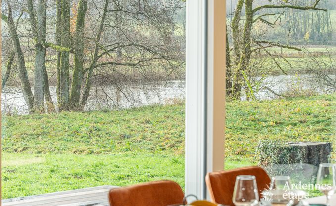 Charmante chalet voor 5 op de oever van de Semois in Chiny, Gaume