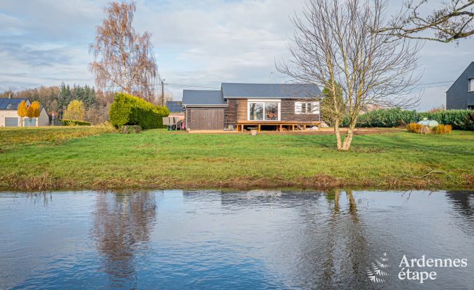 Charmante chalet voor 5 op de oever van de Semois in Chiny, Gaume