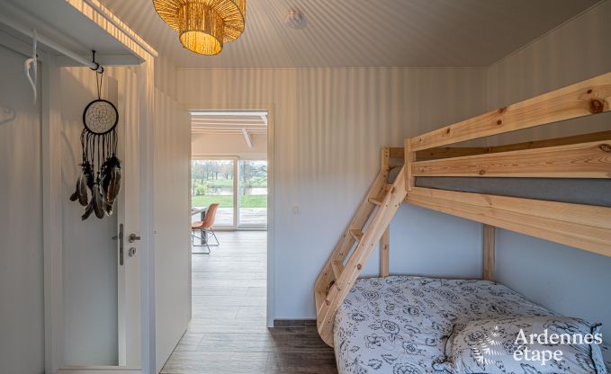 Charmante chalet voor 5 op de oever van de Semois in Chiny, Gaume