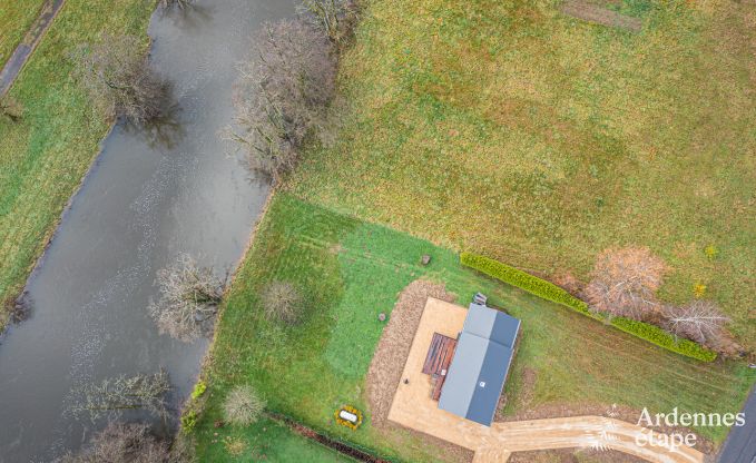 Charmante chalet voor 5 op de oever van de Semois in Chiny, Gaume