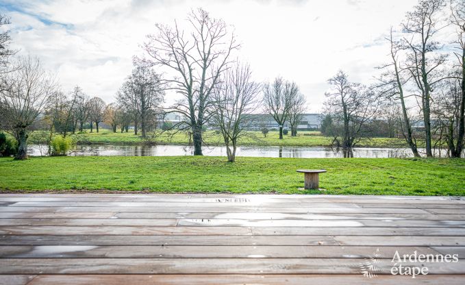 Charmante chalet voor 5 op de oever van de Semois in Chiny, Gaume