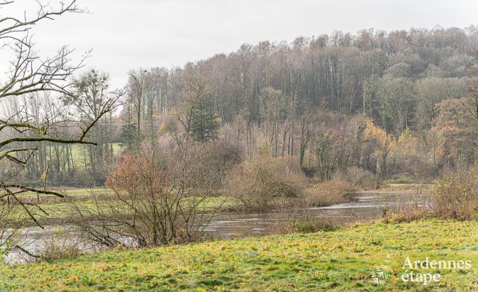 Charmante chalet voor 5 op de oever van de Semois in Chiny, Gaume