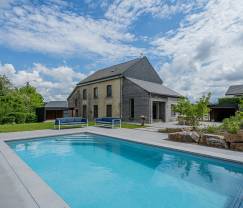 Comfortabel vakantiehuis met zwembad en houtkachel in Ciney, Ardennen