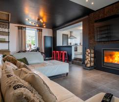 Comfortabel vakantiehuis met zwembad en houtkachel in Ciney, Ardennen