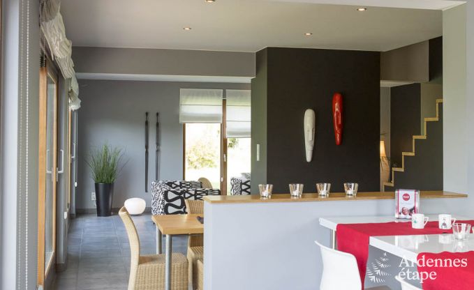 In deze villa in Conneux staan ruimte luxe moderne gezelligheid centraal