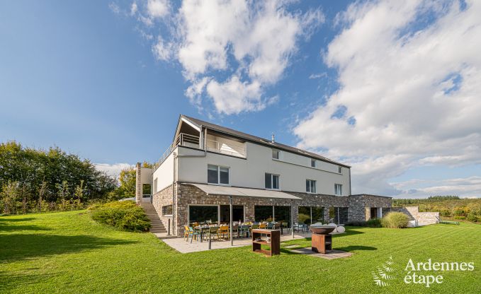 Ruime luxevilla in Daverdisse voor 22 personen met 11 slaapkamers, binnenzwembad, sauna en jacuzzi