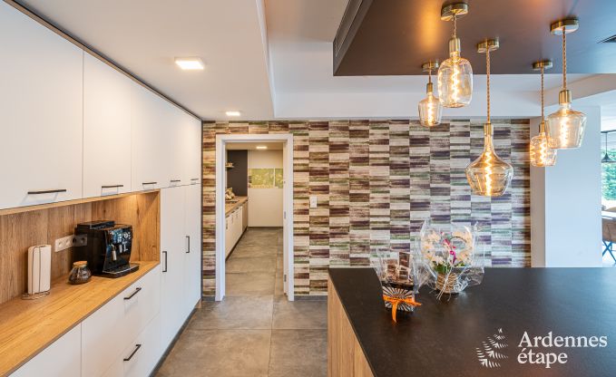 Ruime luxevilla in Daverdisse voor 22 personen met 11 slaapkamers, binnenzwembad, sauna en jacuzzi