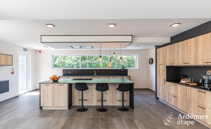 Luxe villa Daverdisse, 10 slaapkamers, 9 badkamers, zwembad, jacuzzi, sauna, speelruimte, nabij bos en rivier