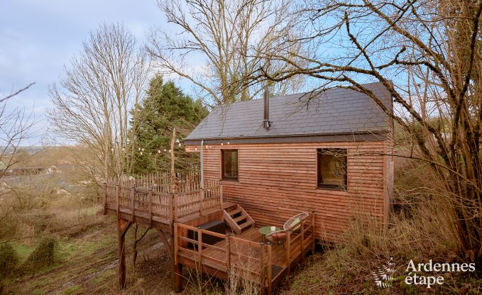 Romantische chalet Doische: handgemaakt, houtkachel, privtuin, geschikt voor 2 personen