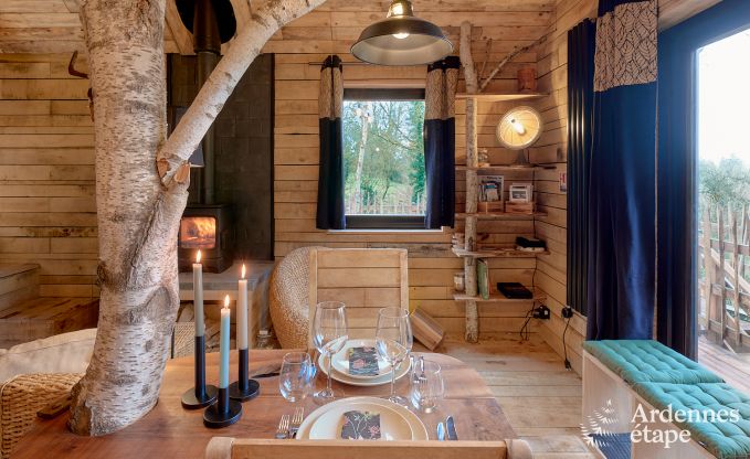 Romantische chalet Doische: handgemaakt, houtkachel, privtuin, geschikt voor 2 personen