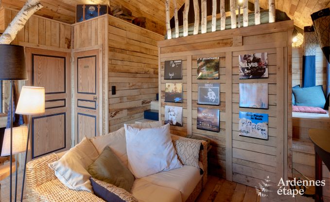 Romantische chalet Doische: handgemaakt, houtkachel, privtuin, geschikt voor 2 personen