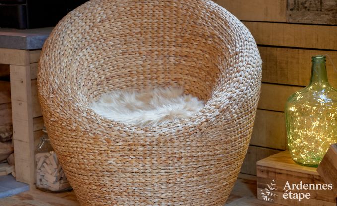 Romantische chalet Doische: handgemaakt, houtkachel, privtuin, geschikt voor 2 personen