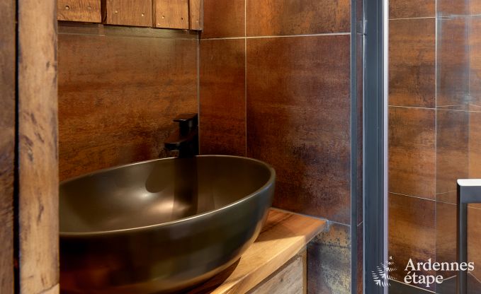 Romantische chalet Doische: handgemaakt, houtkachel, privtuin, geschikt voor 2 personen