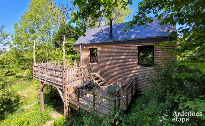 Romantische chalet Doische: handgemaakt, houtkachel, privtuin, geschikt voor 2 personen