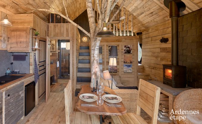 Romantische chalet Doische: handgemaakt, houtkachel, privtuin, geschikt voor 2 personen