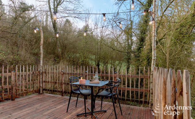 Romantische chalet Doische: handgemaakt, houtkachel, privtuin, geschikt voor 2 personen