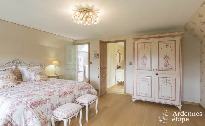 Luxe villa voor 8 personen in Doische: infraroodcabine, jacuzzi, cassettehaard, vijver en priv�tuin