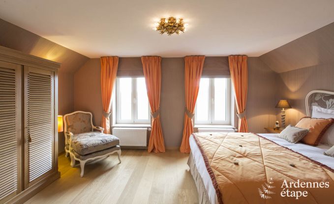 Luxe villa voor 8 personen in Doische: infraroodcabine, jacuzzi, cassettehaard, vijver en priv�tuin