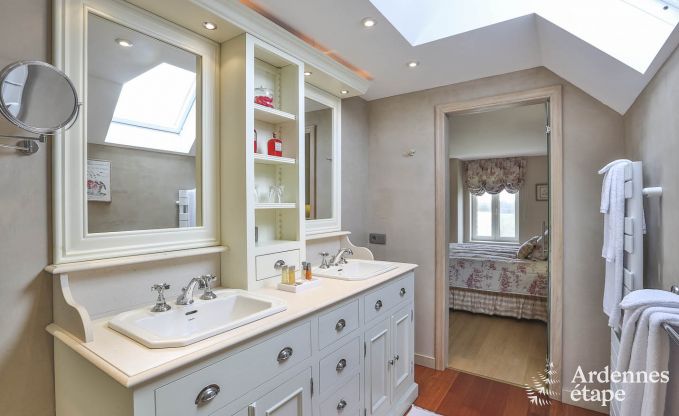 Luxe villa voor 8 personen in Doische: infraroodcabine, jacuzzi, cassettehaard, vijver en priv�tuin