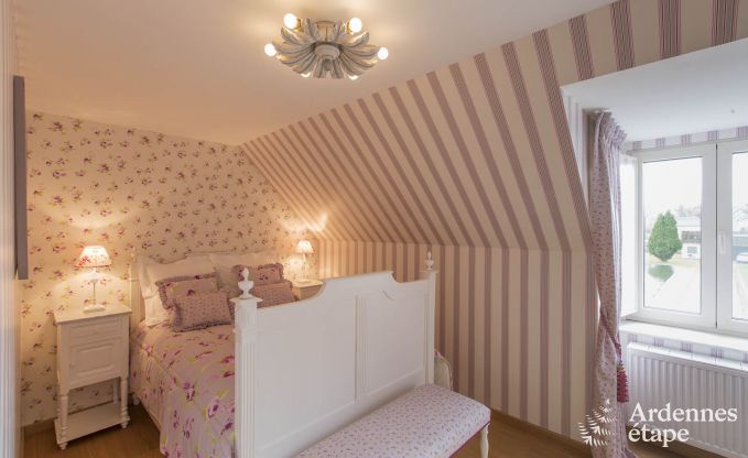 Luxe villa voor 8 personen in Doische: infraroodcabine, jacuzzi, cassettehaard, vijver en priv�tuin