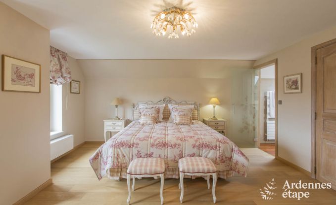 Luxe villa voor 8 personen in Doische: infraroodcabine, jacuzzi, cassettehaard, vijver en priv�tuin