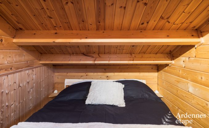 Ruim vakantiehuis bij Durbuy voor 9 personen met overdekte jacuzzi, omheinde tuin en speelruimte