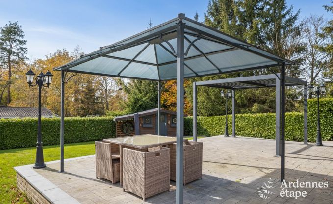 Ruim vakantiehuis bij Durbuy voor 9 personen met overdekte jacuzzi, omheinde tuin en speelruimte