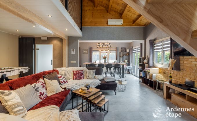 Ruim vakantiehuis bij Durbuy voor 9 personen met overdekte jacuzzi, omheinde tuin en speelruimte