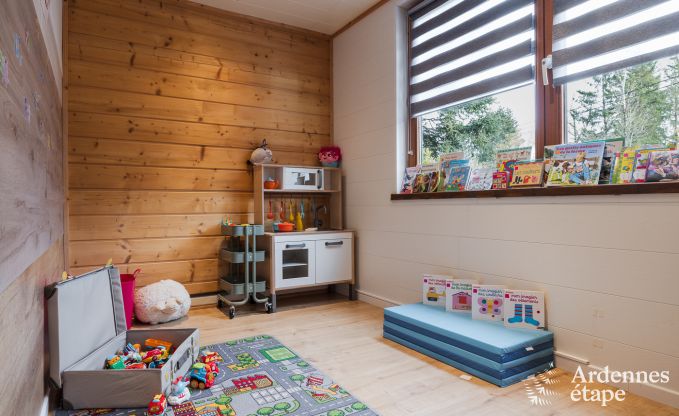 Ruim vakantiehuis bij Durbuy voor 9 personen met overdekte jacuzzi, omheinde tuin en speelruimte