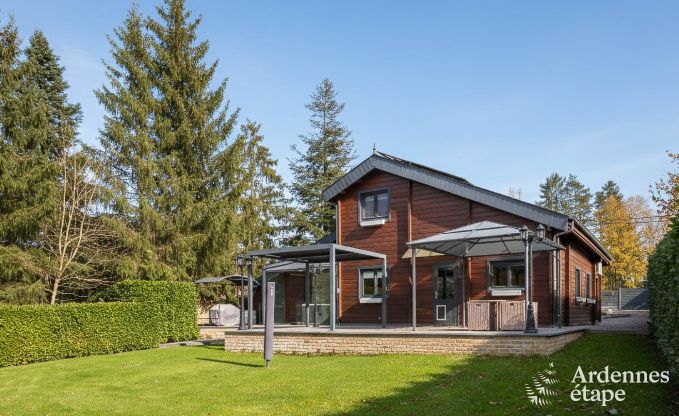 Ruim vakantiehuis bij Durbuy voor 9 personen met overdekte jacuzzi, omheinde tuin en speelruimte