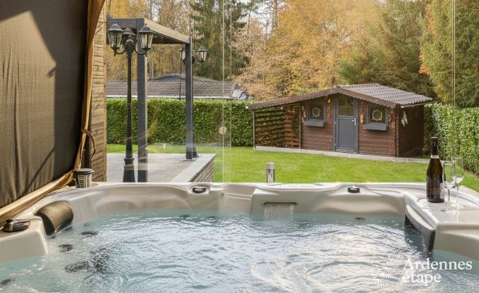 Ruim vakantiehuis bij Durbuy voor 9 personen met overdekte jacuzzi, omheinde tuin en speelruimte