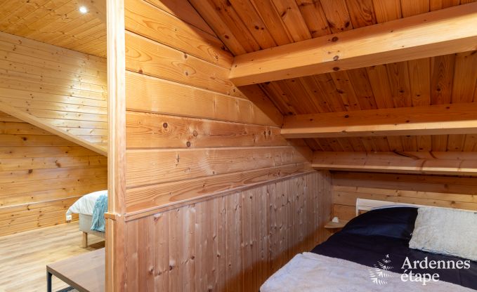 Ruim vakantiehuis bij Durbuy voor 9 personen met overdekte jacuzzi, omheinde tuin en speelruimte