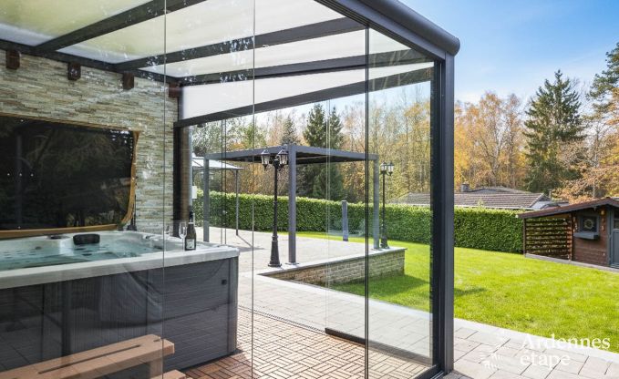 Ruim vakantiehuis bij Durbuy voor 9 personen met overdekte jacuzzi, omheinde tuin en speelruimte