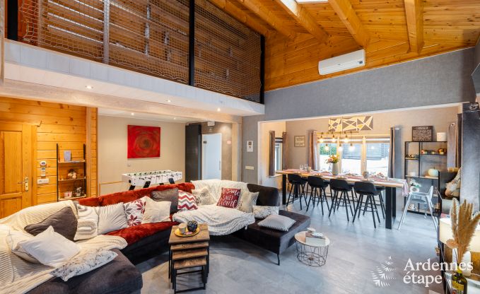 Ruim vakantiehuis bij Durbuy voor 9 personen met overdekte jacuzzi, omheinde tuin en speelruimte