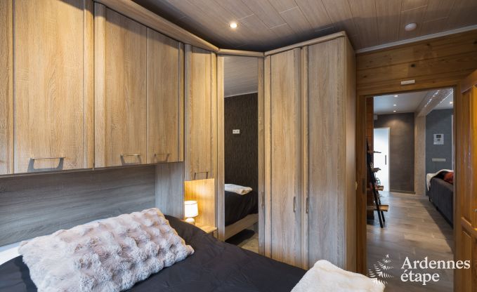 Ruim vakantiehuis bij Durbuy voor 9 personen met overdekte jacuzzi, omheinde tuin en speelruimte