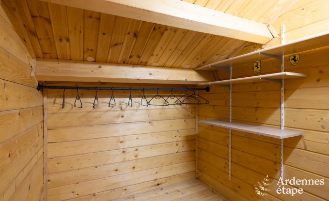 Ruim vakantiehuis bij Durbuy voor 9 personen met overdekte jacuzzi, omheinde tuin en speelruimte