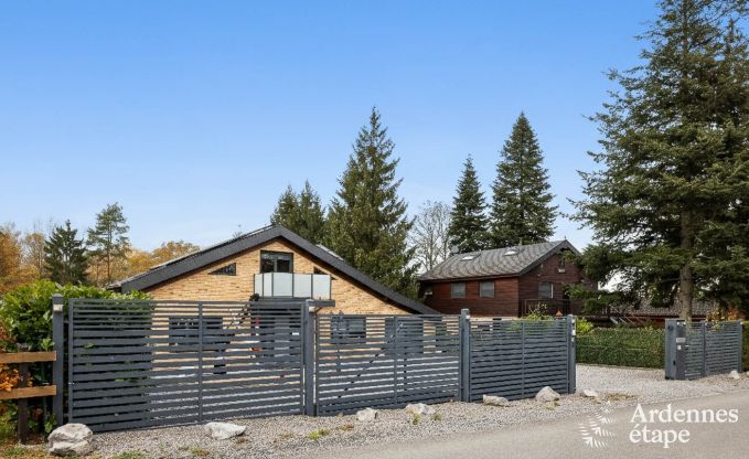 Ruim vakantiehuis bij Durbuy voor 9 personen met overdekte jacuzzi, omheinde tuin en speelruimte
